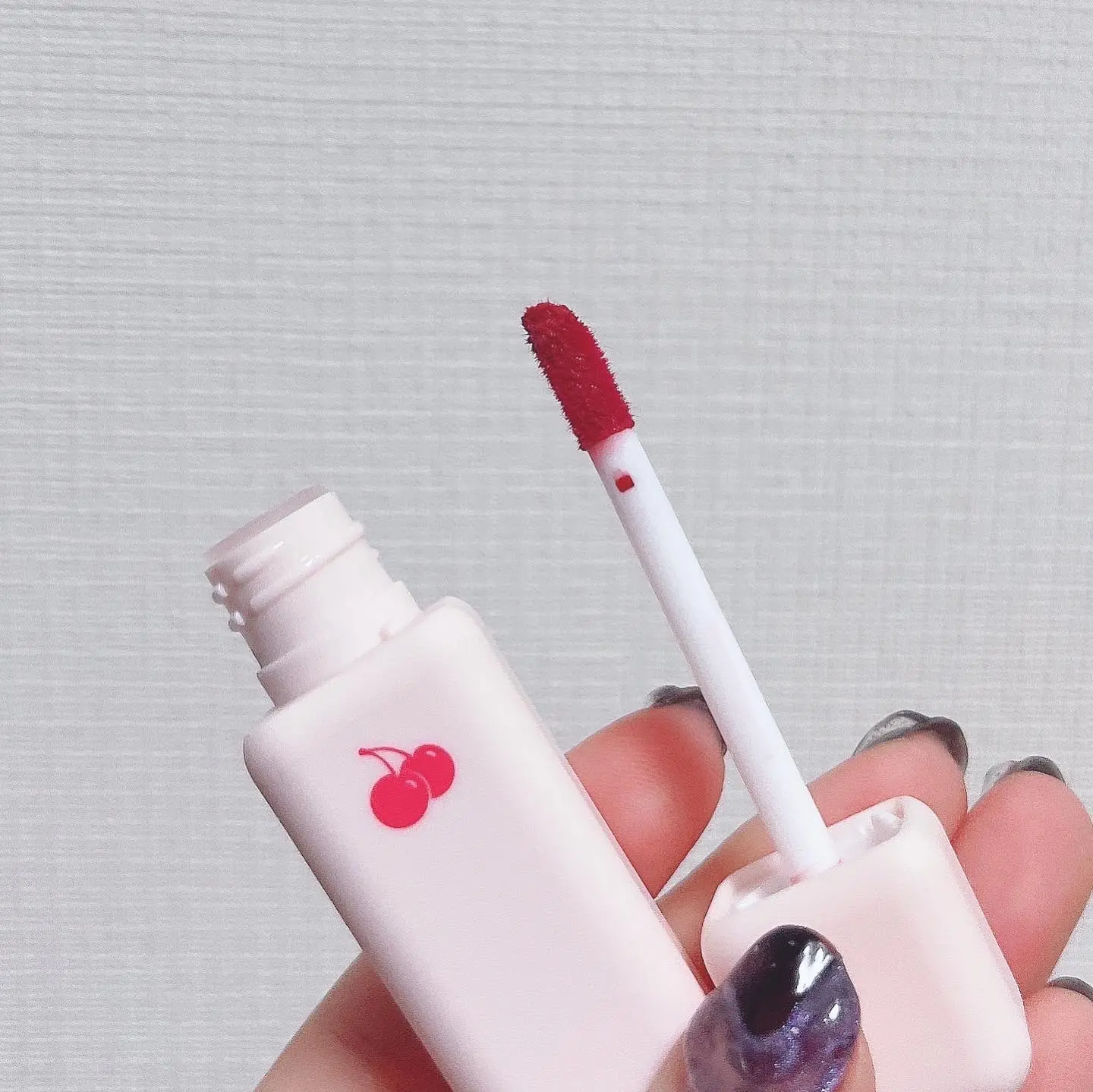 Aplicación de Chewing Velvet Tint Kirsh Blending