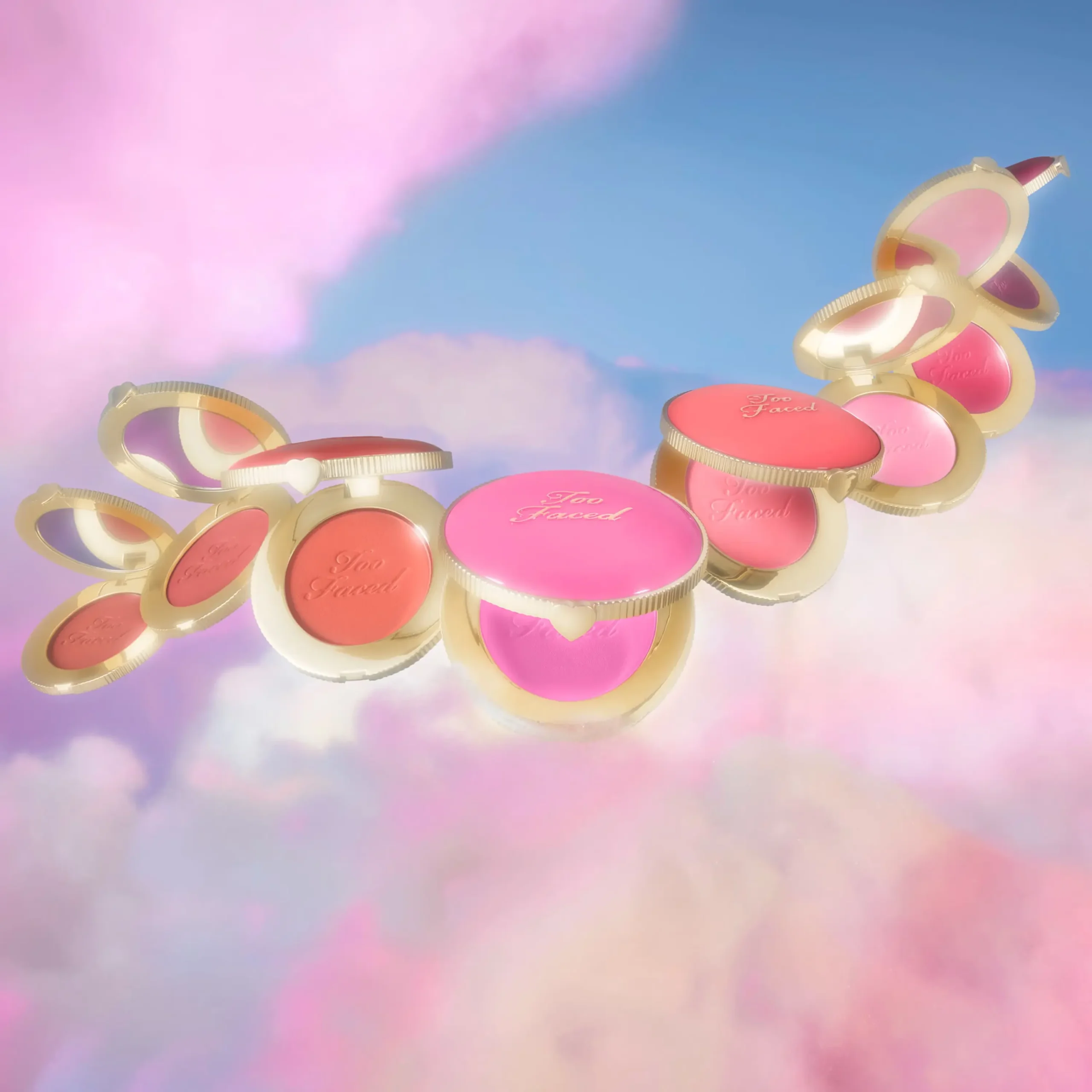 Aplicación de Rubor Cloud Crush Too Faced