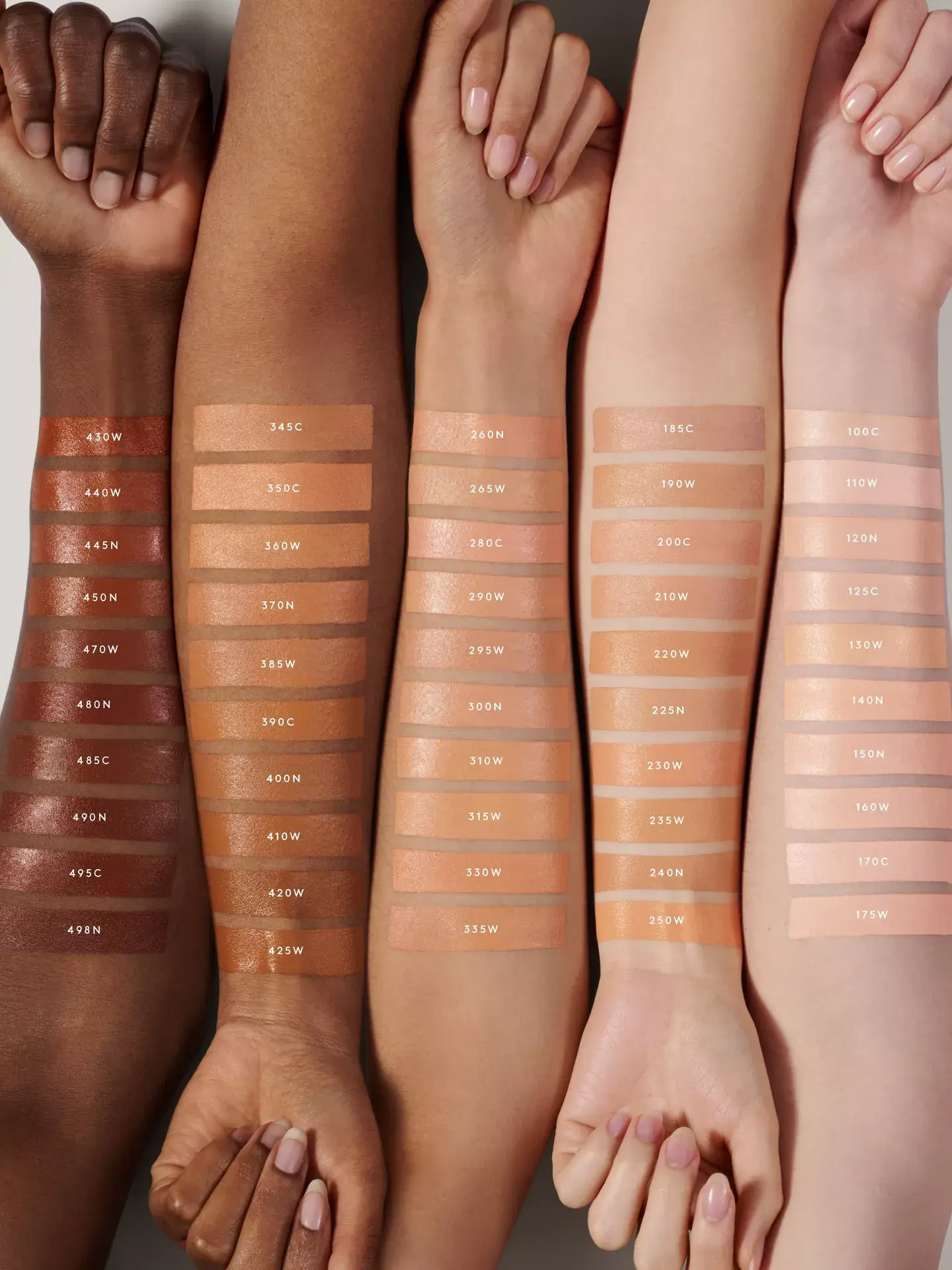 Aplicación de Corrector Hidratante Fenty Beauty