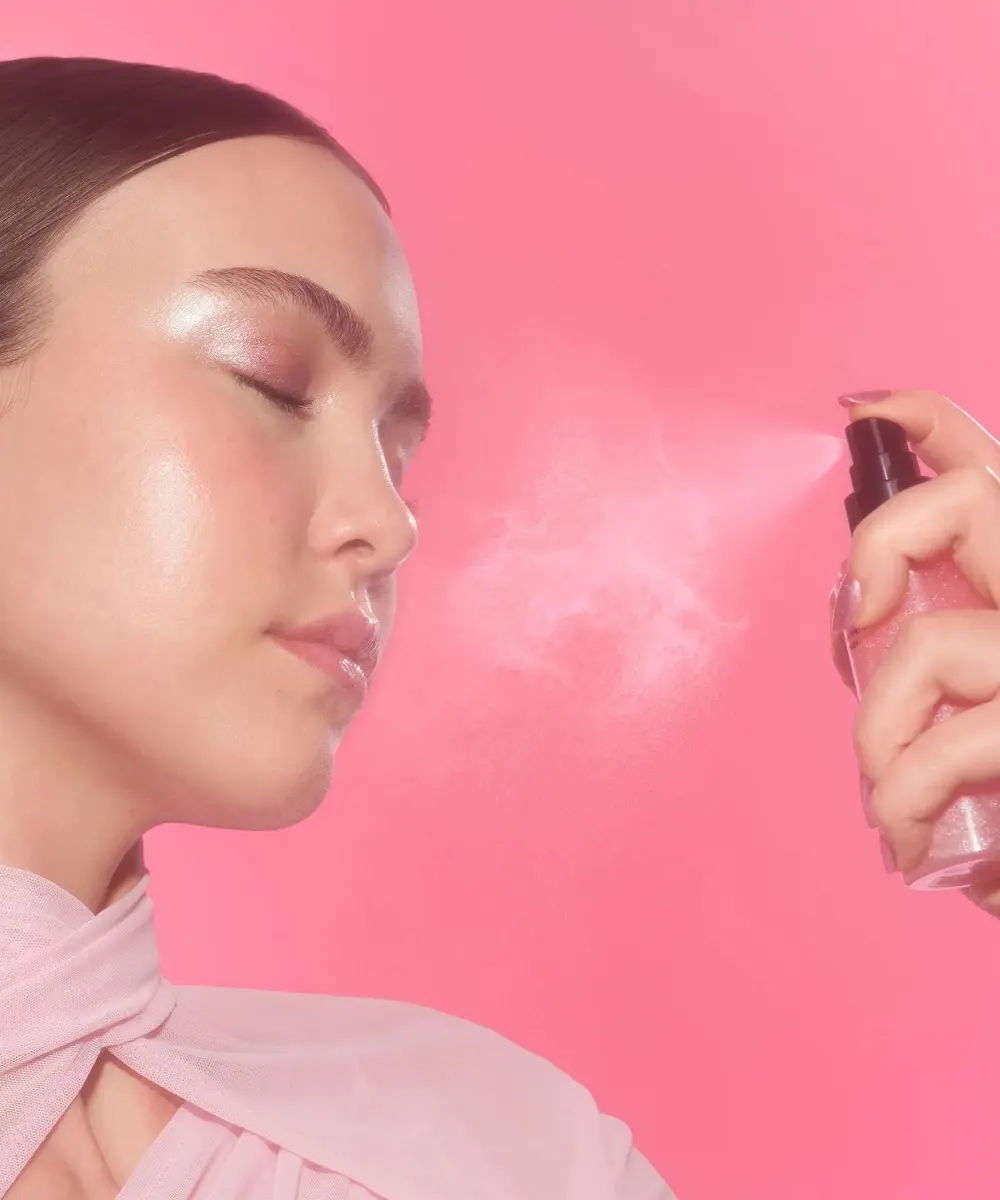Aplicación de Sweet Tooth Eau de Parfum Sabrina Carpenter